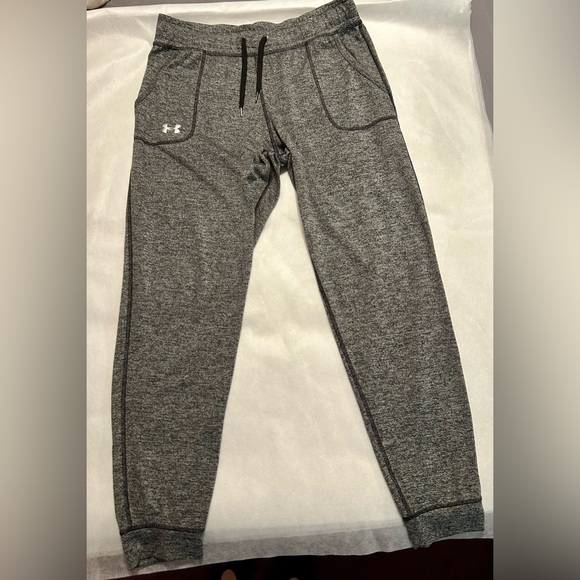 Under Armour women’s gray w/black “loose” “heat gear”  lounge pants. Sz M - Picture 2 of 10